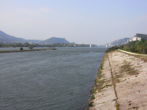 Le Rhône à Donzère (Drôme) Genève Avignon