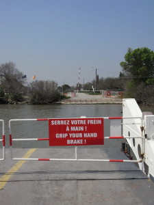 Le Bac du Sauvage, sur le Petit Rhône (Camargue, Bouches-du-Rhône) Du Léman à la Mer