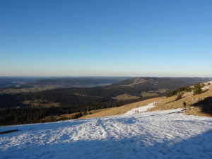 Descente par la piste de ski La Dôle