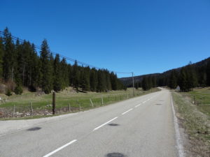 La D46 peu avant la Combe des Cives Jura