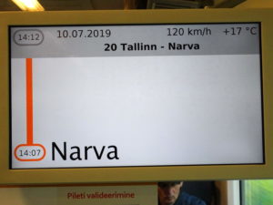 Dans le train Tallinn-Narva... un peu en retard pays baltes à vélo